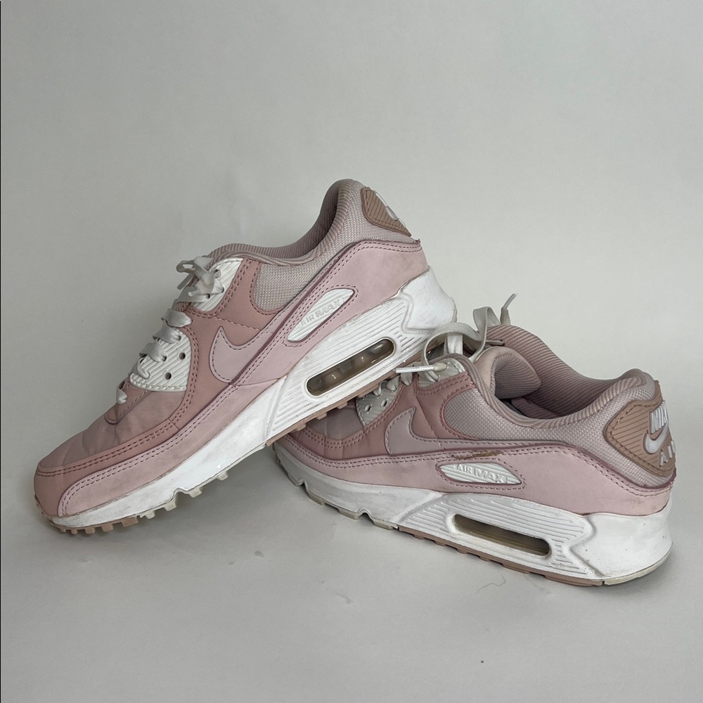 Nike Air Max in Soft Pink and White